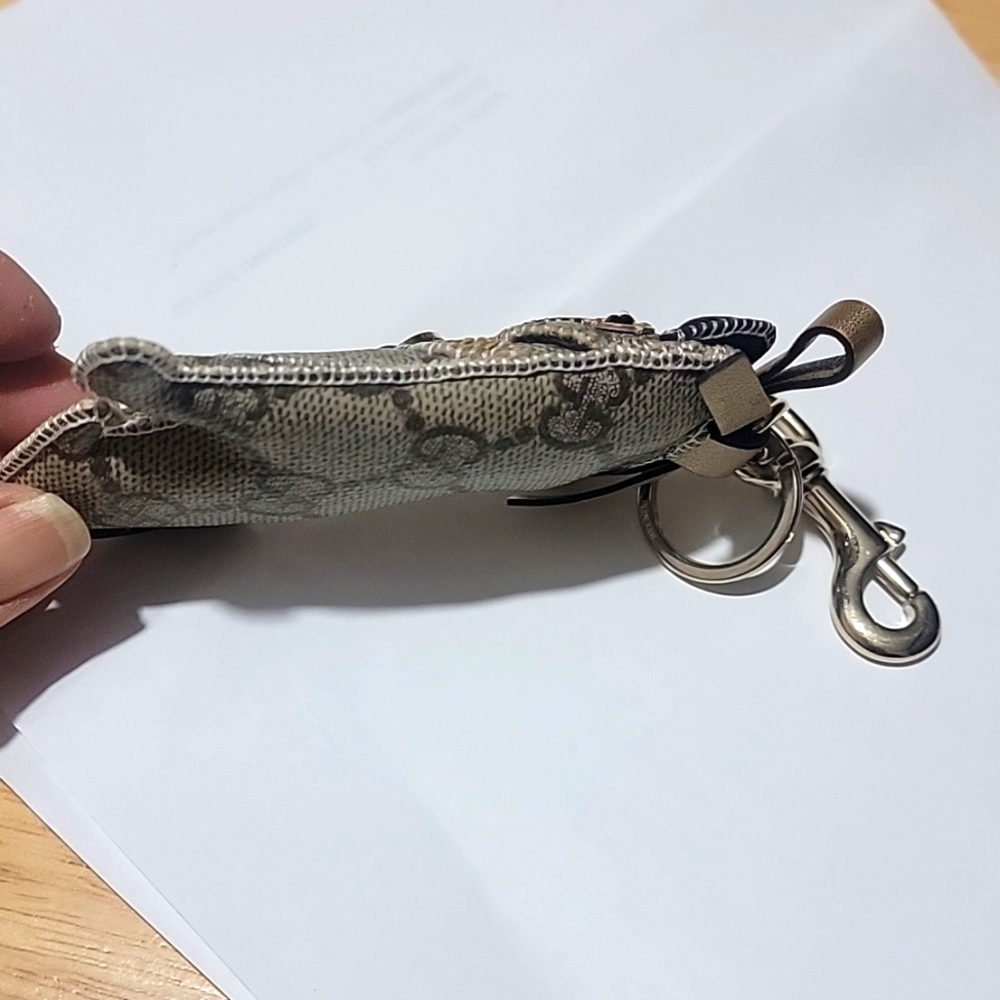 Gucci "The Bougie Chihuahua" bagcharm - Picture 6 of 10